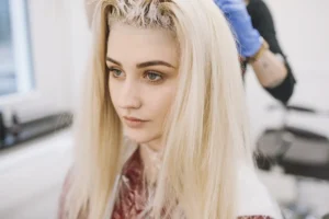 Healthy blonde coloring results at Melenas hair salon