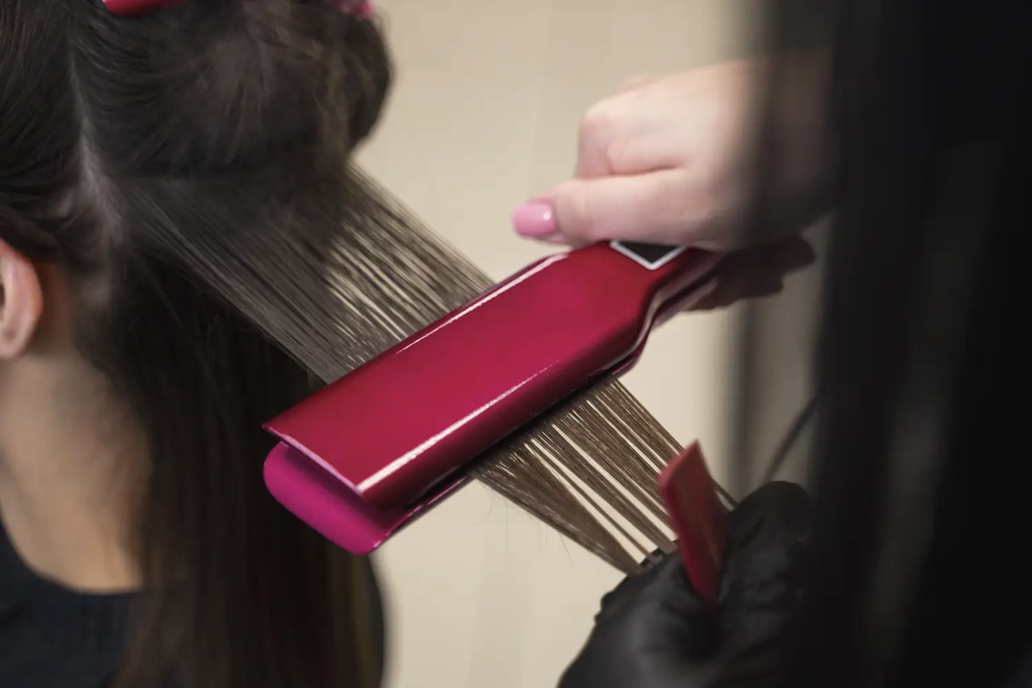 Cabello sedoso y liso tras un tratamiento de alisado profesional en Melenas