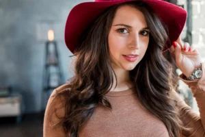Trendy chocolate balayage coloring on dark hair at Melenas Peluqueria