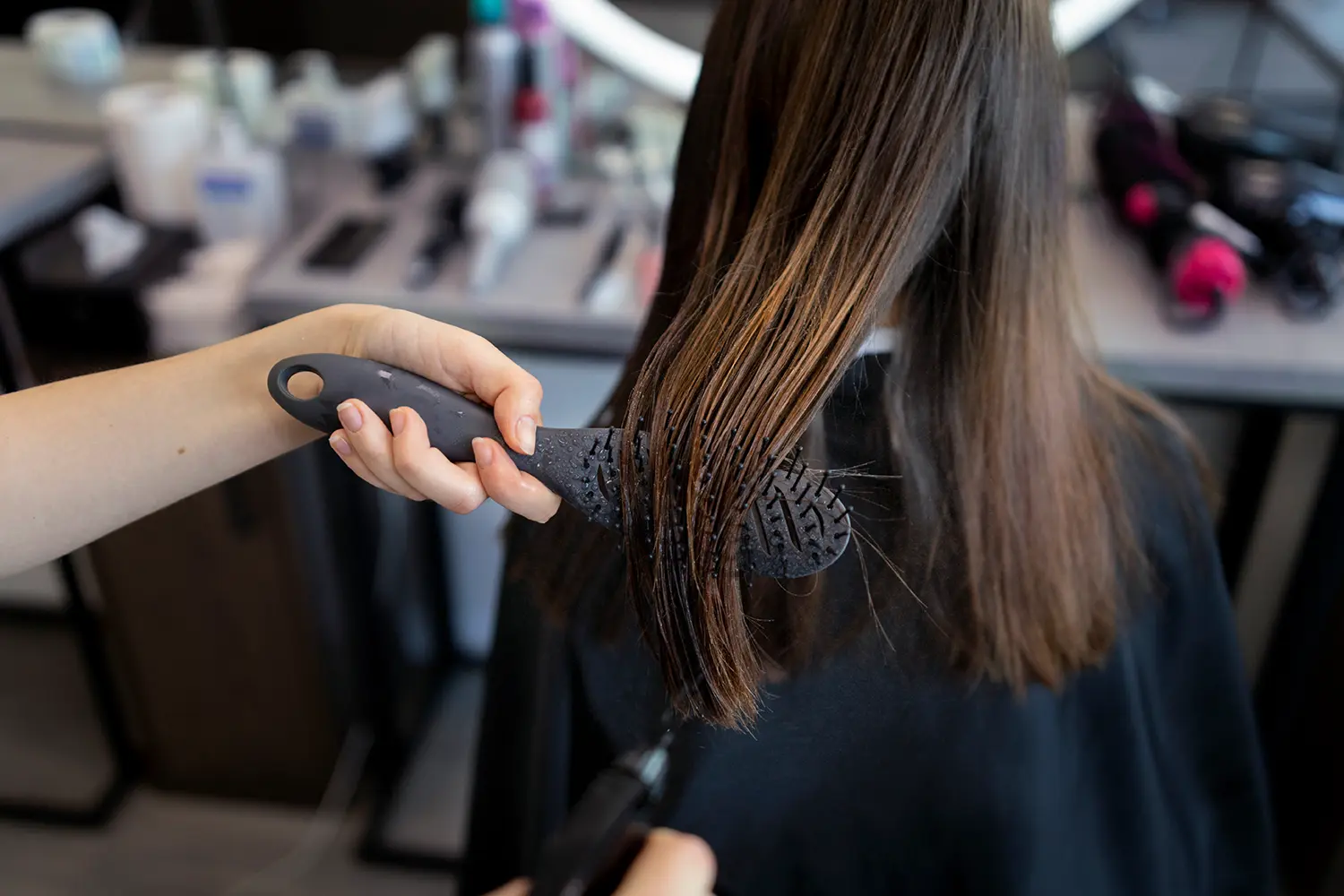Tratamiento de matización de cabello profesional en el salón Melenas