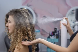 Voluminous curls after a blow-dry styling at Melenas hair salon in Valencia